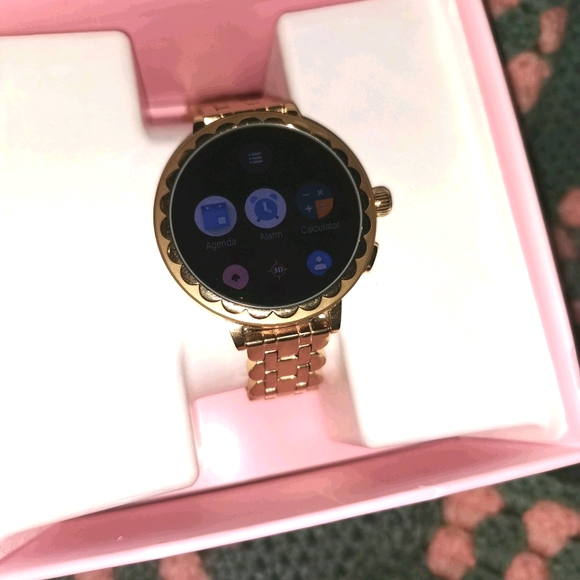Kate Spade Scallop Smartwatch - Picture 2 of 2